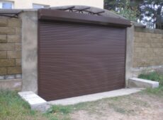 Как сделать роллетные ворота своими руками?